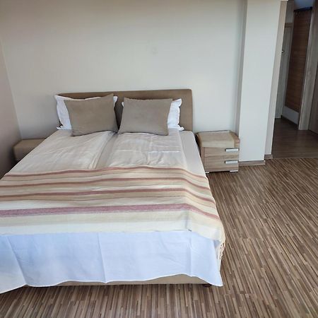 Lux Apartman Balatonfured Bagian luar foto